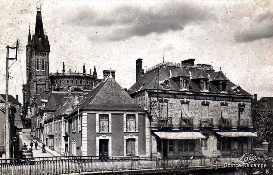 35 Chateaubourg Le Centre.jpg